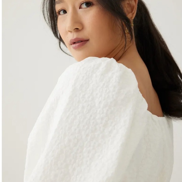 Square Neck Puff Sleeve Top With White Floral Pattern NWT - Picture 3 of 4